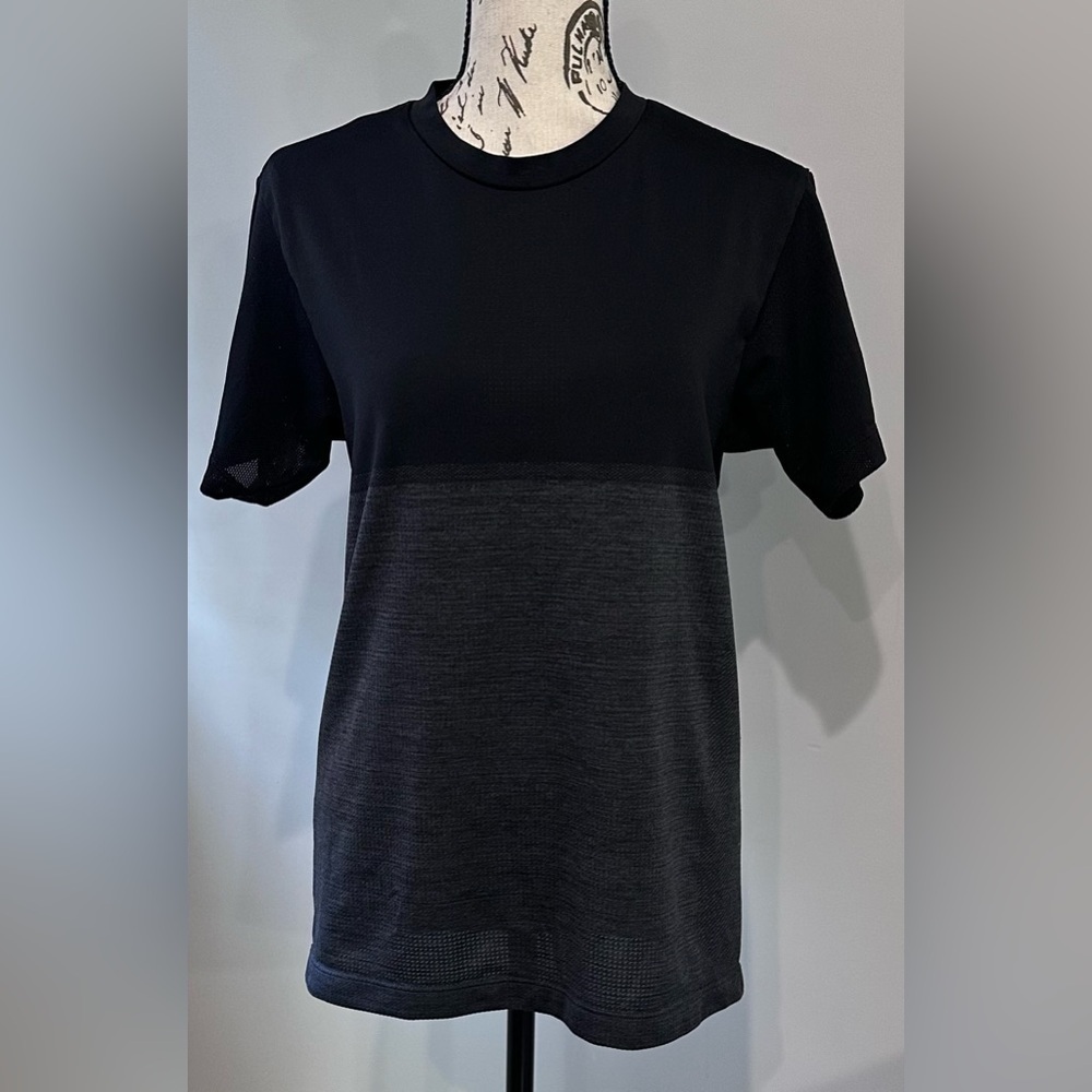 🖤Uniqlo Men’s Colorblock Crew Neck T-Shirt - Gray and Black, Size XS🖤 - Picture 2 of 8